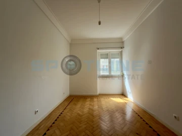 Apartamento T2 para Arrendamento em Alvalade