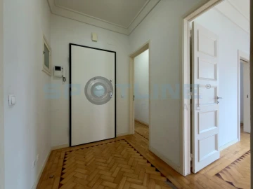 Apartamento T2 para Arrendamento em Alvalade
