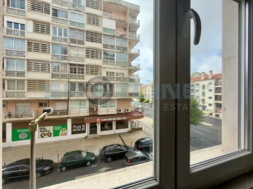 Apartamento T2 para Arrendamento em Alvalade