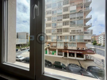 Apartamento T2 para Arrendamento em Alvalade