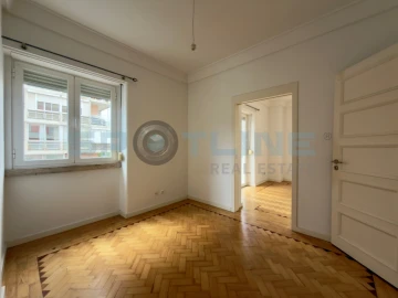 Apartamento T2 para Arrendamento em Alvalade