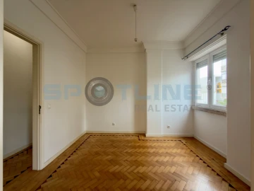 Apartamento T2 para Arrendamento em Alvalade