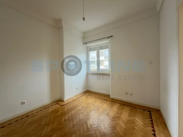 Apartamento T2 para Arrendamento em Alvalade
