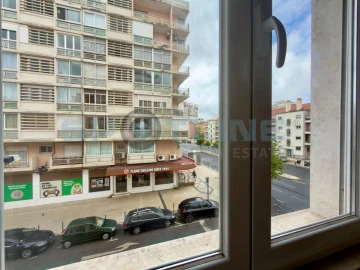 Apartamento T2 para Arrendamento em Alvalade