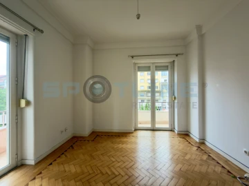 Apartamento T2 para Arrendamento em Alvalade