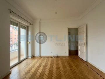 Apartamento T2 para Arrendamento em Alvalade
