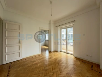 Apartamento T2 para Arrendamento em Alvalade