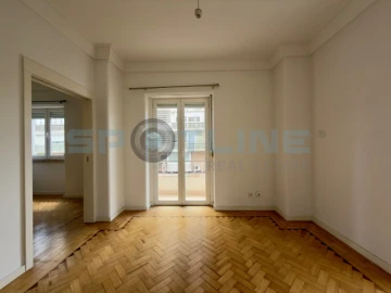Apartamento T2 para Arrendamento em Alvalade