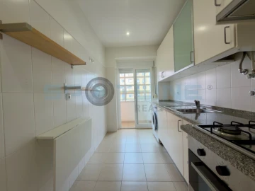 Apartamento T2 para Arrendamento em Alvalade