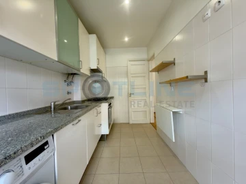 Apartamento T2 para Arrendamento em Alvalade