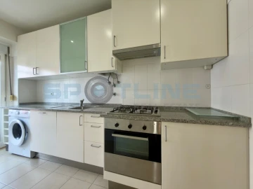 Apartamento T2 para Arrendamento em Alvalade