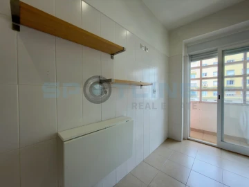 Apartamento T2 para Arrendamento em Alvalade