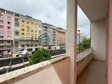 Apartamento T2 para Arrendamento em Alvalade