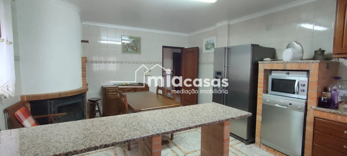 Moradia T4 para Venda em Oiã Foto 5