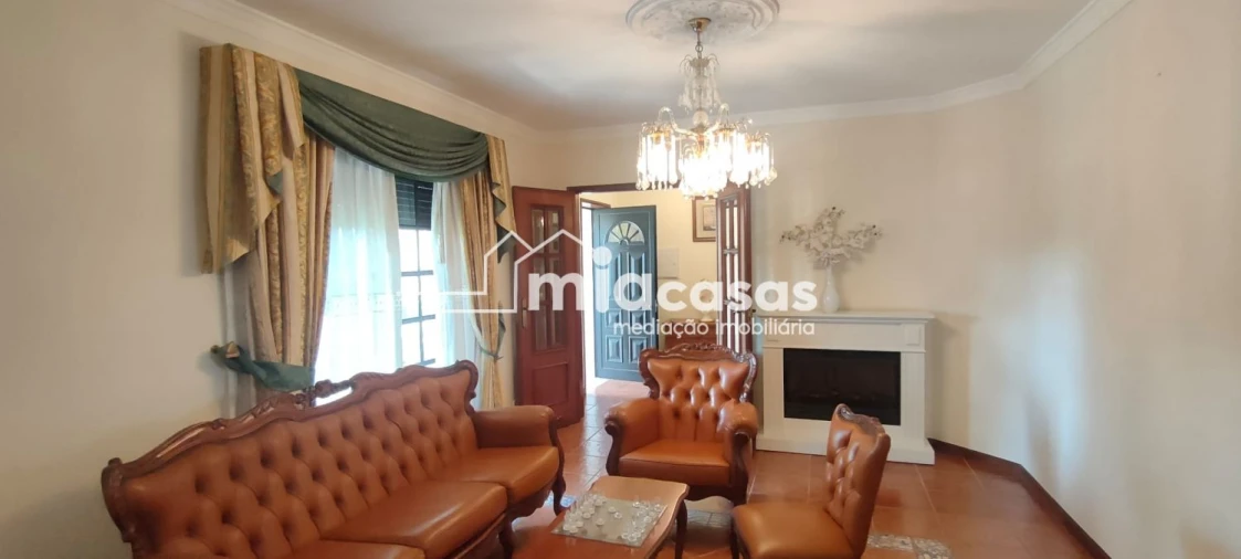 Moradia T4 para Venda em Oiã Foto 4