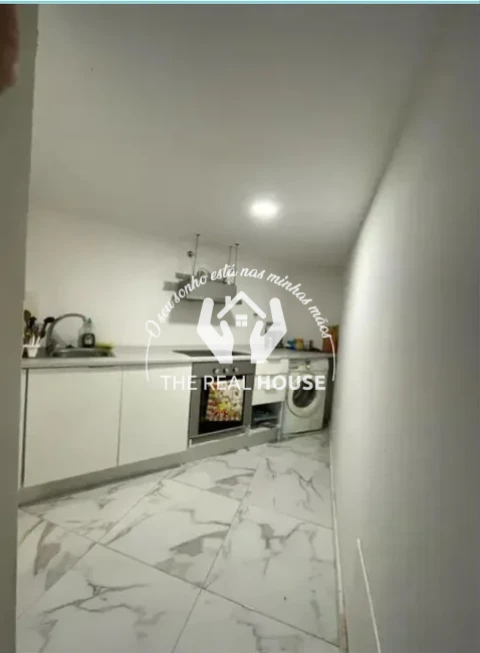 Moradia T5 para Venda em Estreito de Camara de Lobos