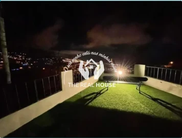 Moradia T5 para Venda em Estreito de Camara de Lobos