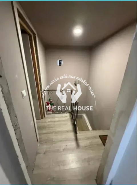 Moradia T5 para Venda em Estreito de Camara de Lobos