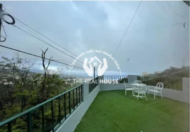 Moradia T5 para Venda em Estreito de Camara de Lobos