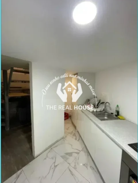 Moradia T5 para Venda em Estreito de Camara de Lobos