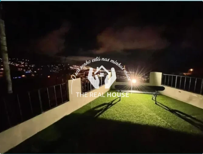 Moradia T5 para Venda em Estreito de Camara de Lobos Foto 4