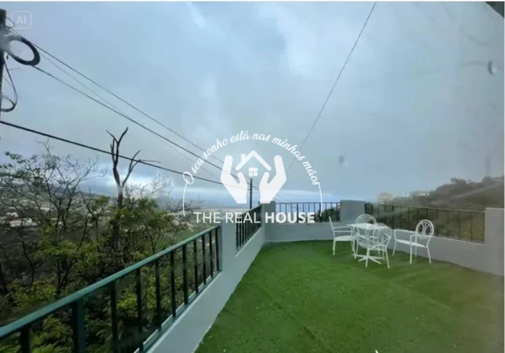 Moradia T5 para Venda em Estreito de Camara de Lobos Foto 2