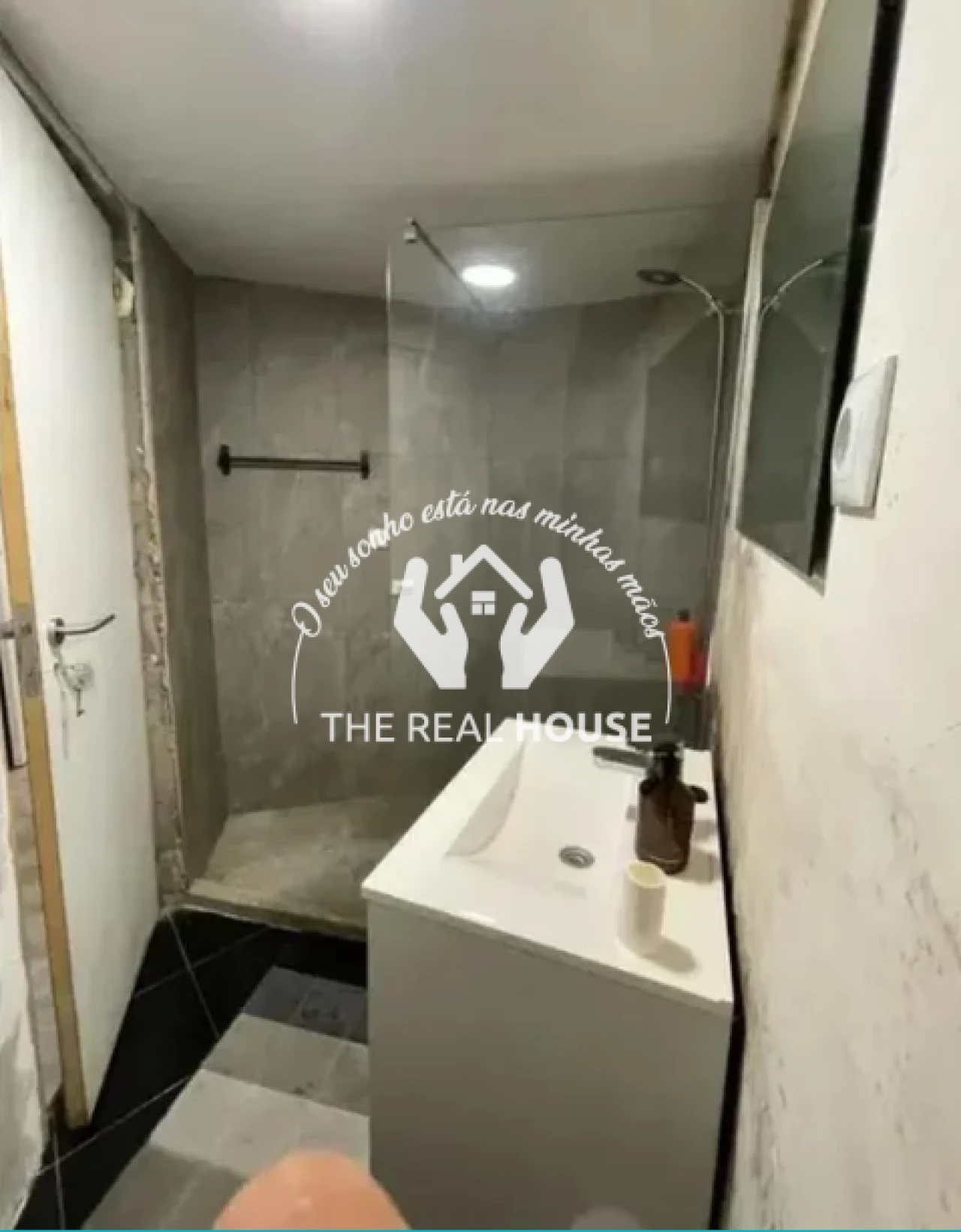 Moradia T5 para Venda em Estreito de Camara de Lobos Foto 9