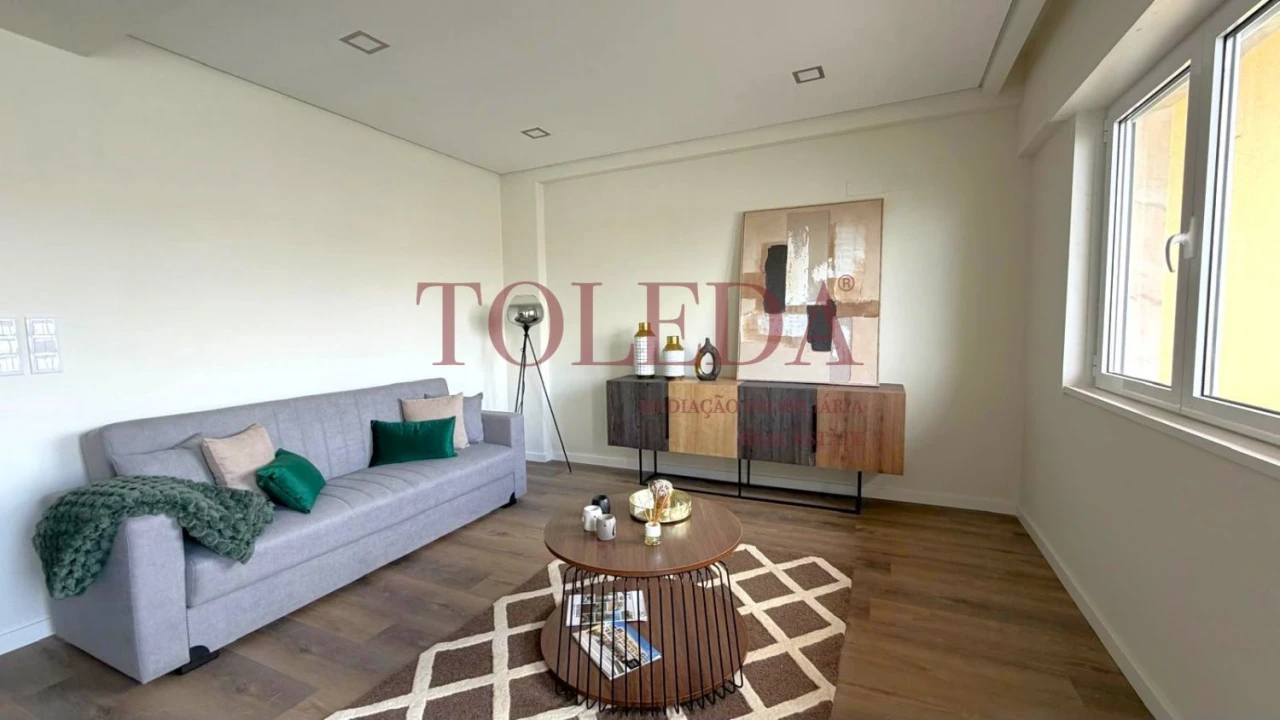 Apartamento T3 para Venda em Benfica Foto 3