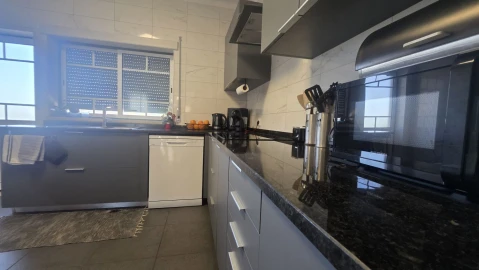 Moradia T3 para Venda em Serra e Junceira