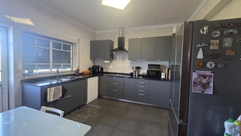 Moradia T3 para Venda em Serra e Junceira