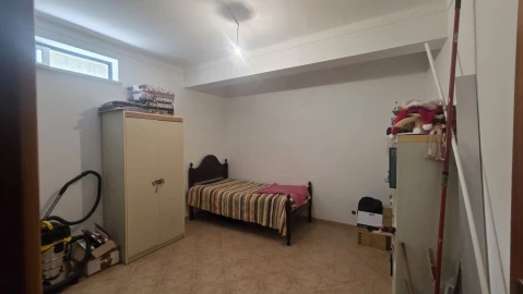 Moradia T3 para Venda em Serra e Junceira