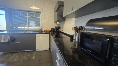 Moradia T3 para Venda em Serra e Junceira