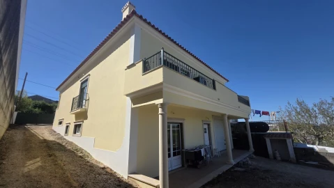 Moradia T3 para Venda em Serra e Junceira