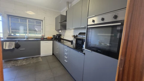 Moradia T3 para Venda em Serra e Junceira