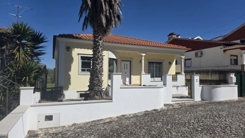 Moradia T3 para Venda em Serra e Junceira