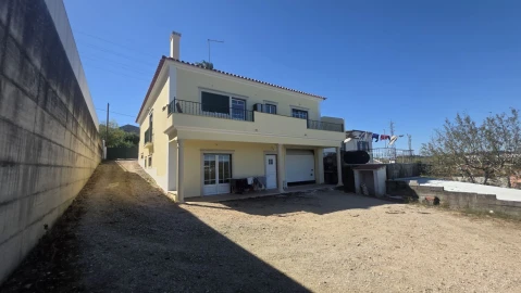 Moradia T3 para Venda em Serra e Junceira