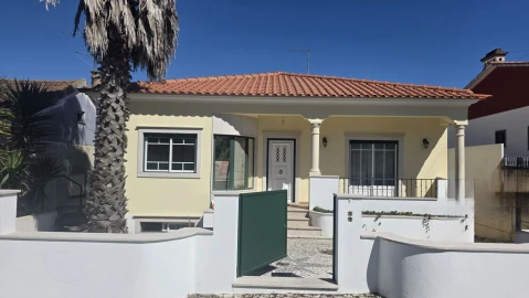 Moradia T3 para Venda em Serra e Junceira