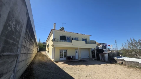 Moradia T3 para Venda em Serra e Junceira