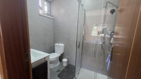 Moradia T3 para Venda em Serra e Junceira