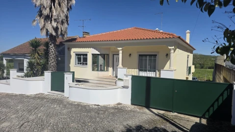 Moradia T3 para Venda em Serra e Junceira