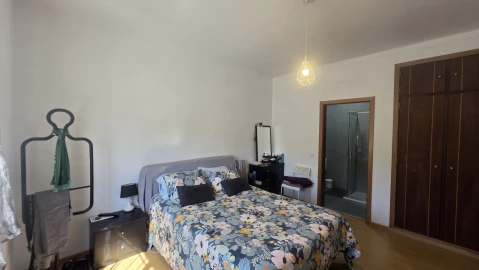 Moradia T3 para Venda em Serra e Junceira