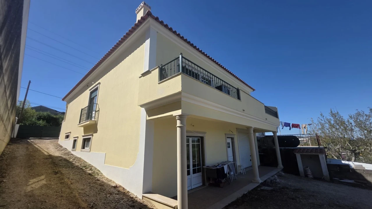 Moradia T3 para Venda em Serra e Junceira Foto 1