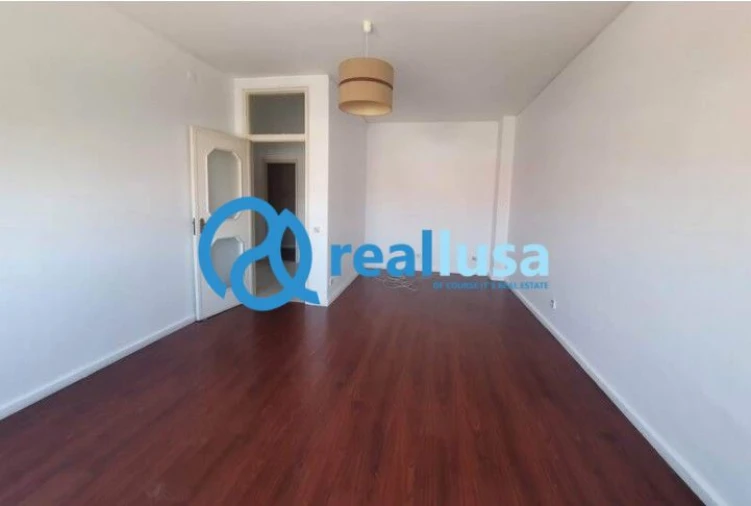 Apartamento T2 para Venda em Paranhos Foto 4