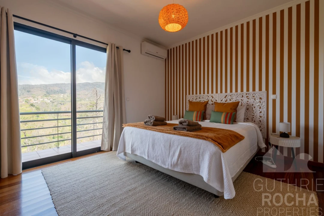 Moradia T3 para Venda em Prazeres Foto 1