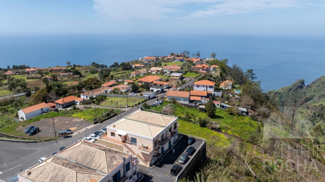 Moradia T3 para Venda em Prazeres Foto 2