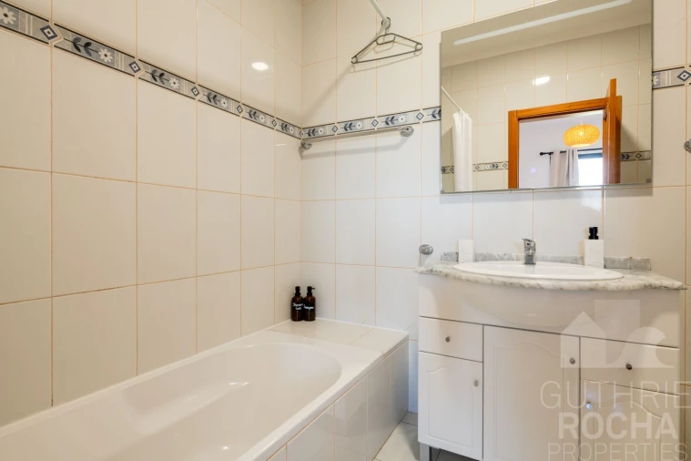 Moradia T3 para Venda em Prazeres Foto 27