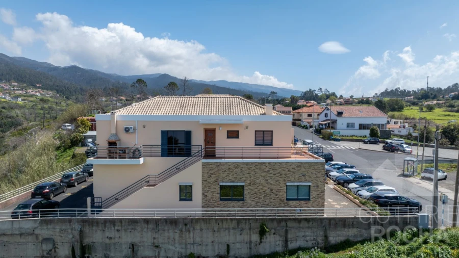 Moradia T3 para Venda em Prazeres Foto 3