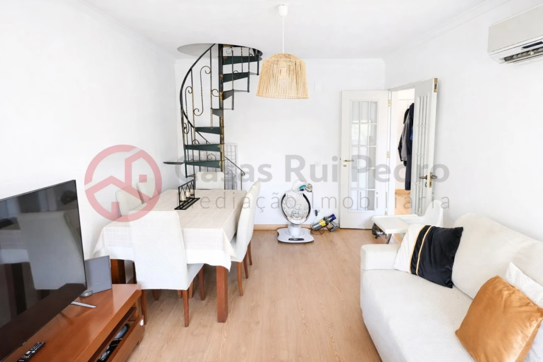 Apartamento T2 para Venda em Laranjeiro e Feijó Foto 3