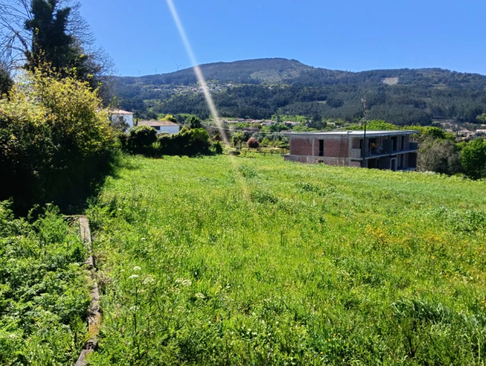 Terreno para Venda em Cornes Foto 1