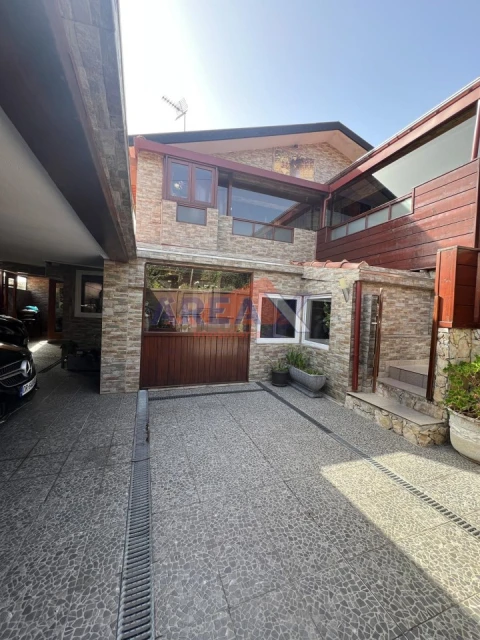 Moradia T12 para Venda em O. Azeméis, Riba-Ul, Ul, Macinhata Seixa, Madail